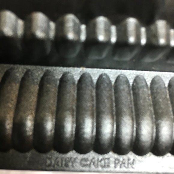 Nordic Ware Daisy Cake Pan-  9x13.5 Heavy Cast Aluminum made in the USA - Picture 11 of 13